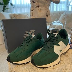 Men new balance Barely used size 11